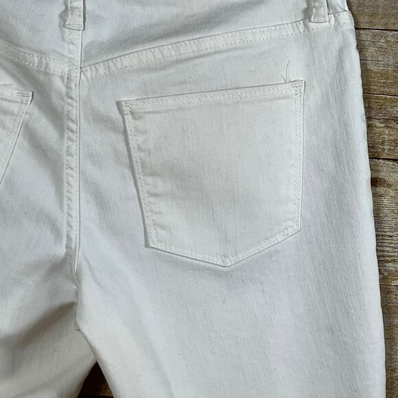 UNIVERSAL THREAD HIGH RISE WHITE SIZE 6/28R CUFFED BERMUDA SHORTS CASUAL CLASSIC - Picture 5 of 5